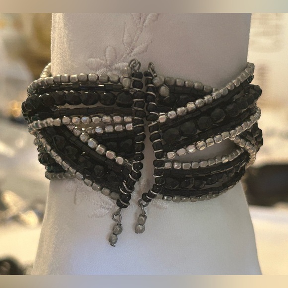 HUGE SALE! PAIR (2) VINTAGE CUFF BRACELETS BLACK/SILVER TONE - Picture 3 of 10